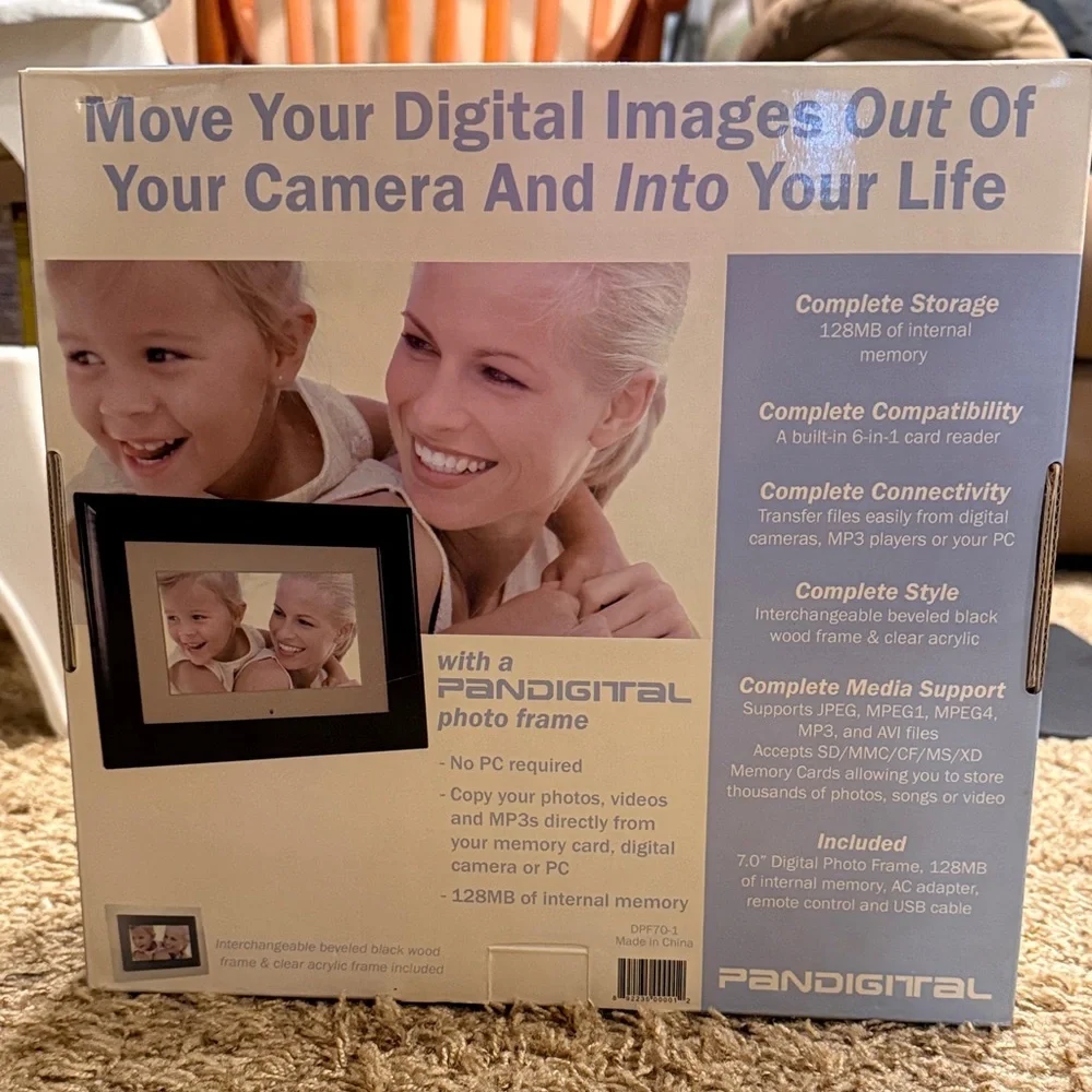 Pandigital 7-Inch Digital Photo Frame - Black